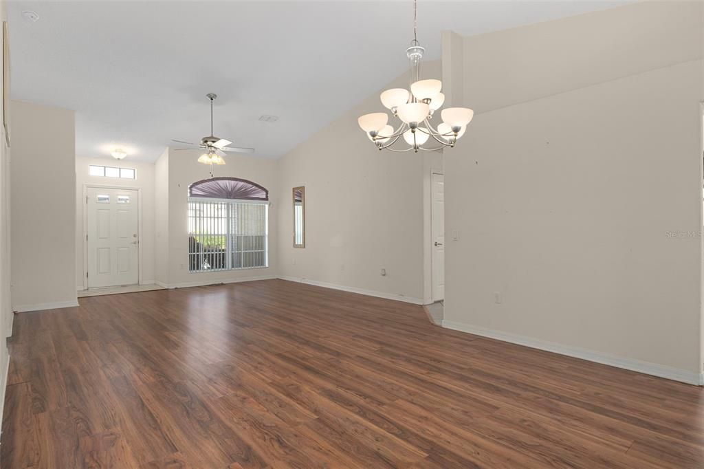 待售: $229,900 (2 贝兹, 2 浴室, 1412 平方英尺)