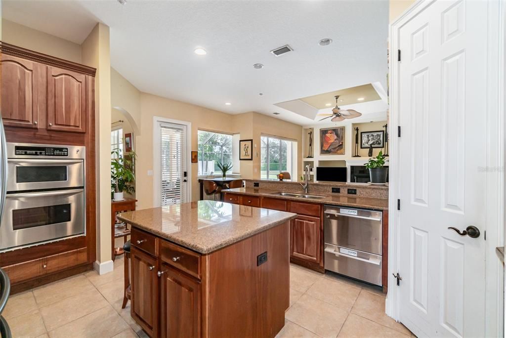 На продажу: $775,000 (4 спален, 3 ванн, 2879 Квадратных фут)