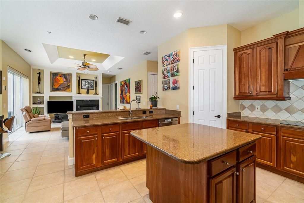 На продажу: $775,000 (4 спален, 3 ванн, 2879 Квадратных фут)