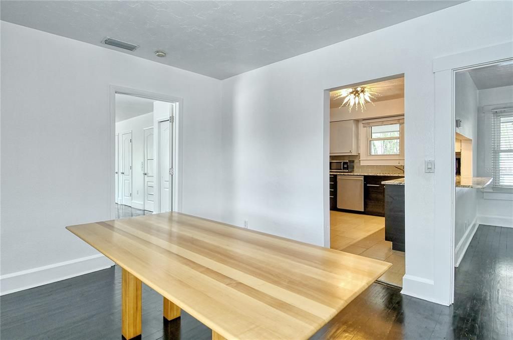 待售: $480,000 (2 贝兹, 2 浴室, 1232 平方英尺)