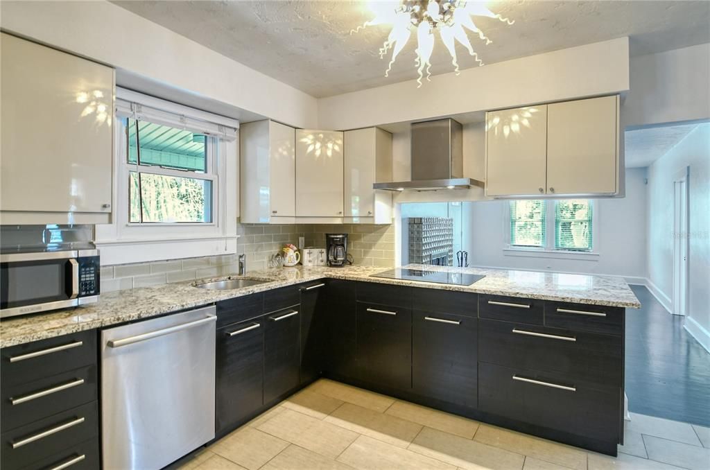 待售: $480,000 (2 贝兹, 2 浴室, 1232 平方英尺)