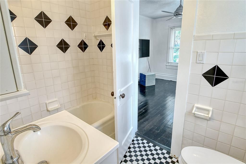 待售: $480,000 (2 贝兹, 2 浴室, 1232 平方英尺)