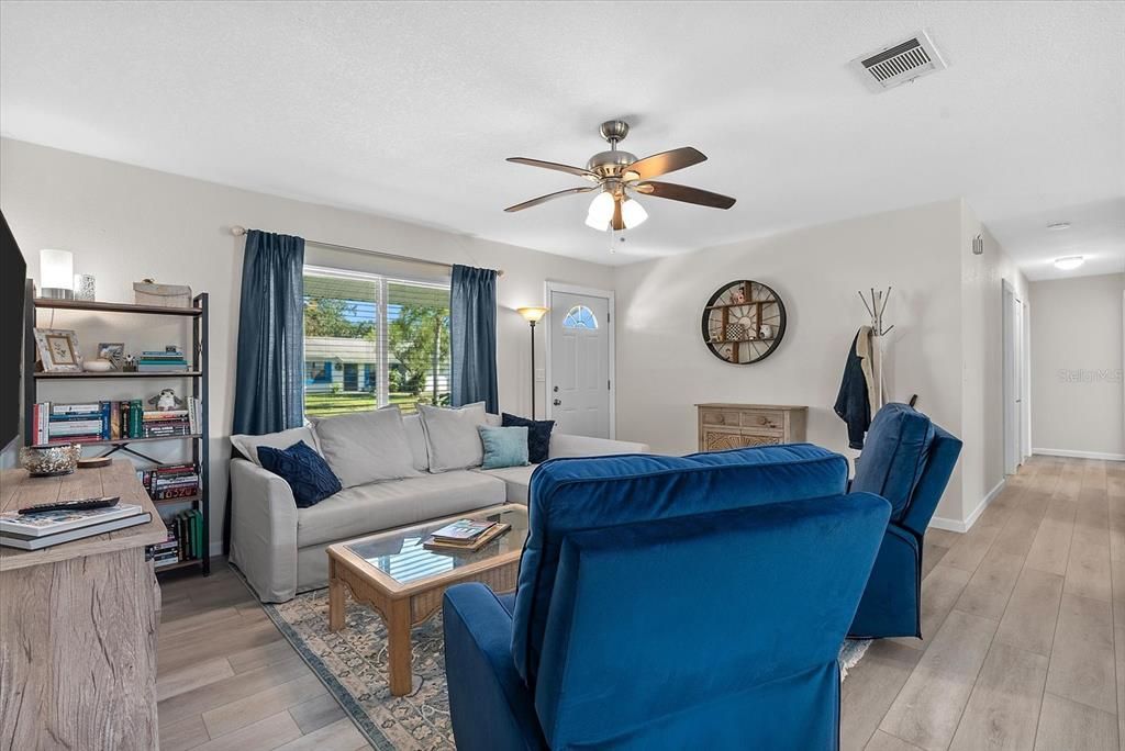 Active With Contract: $279,000 (3 beds, 2 baths, 1320 Square Feet)