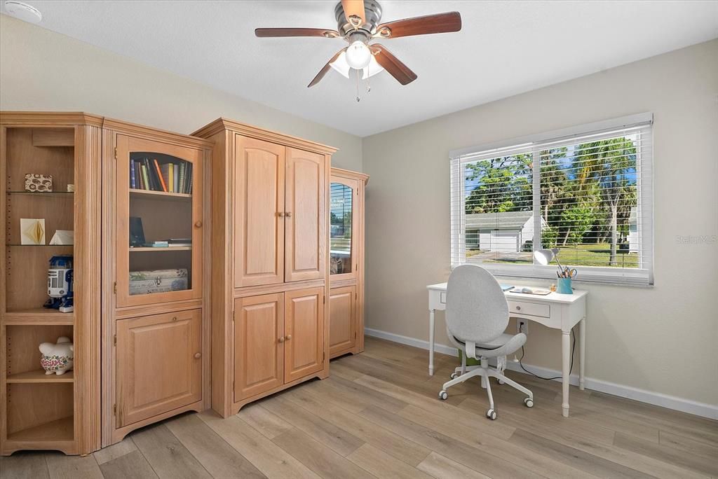 Active With Contract: $279,000 (3 beds, 2 baths, 1320 Square Feet)