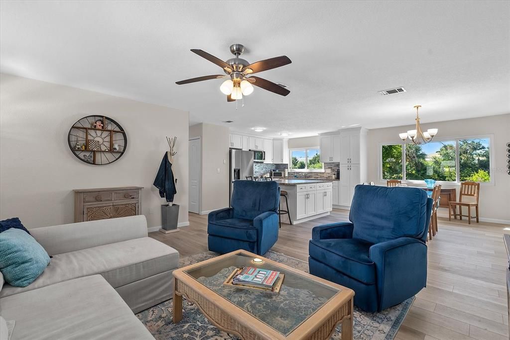 Active With Contract: $279,000 (3 beds, 2 baths, 1320 Square Feet)