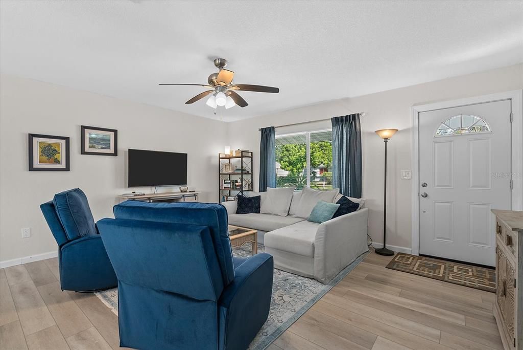 Active With Contract: $279,000 (3 beds, 2 baths, 1320 Square Feet)