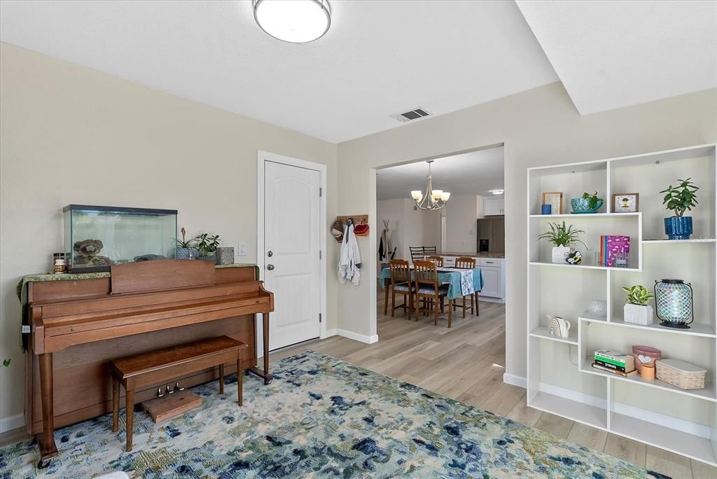 Active With Contract: $279,000 (3 beds, 2 baths, 1320 Square Feet)