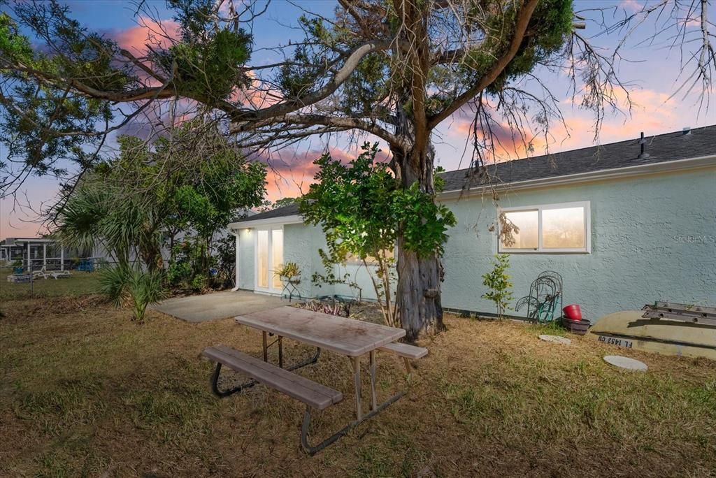 Active With Contract: $279,000 (3 beds, 2 baths, 1320 Square Feet)