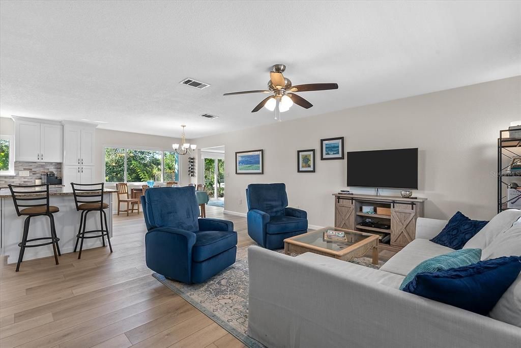Active With Contract: $279,000 (3 beds, 2 baths, 1320 Square Feet)