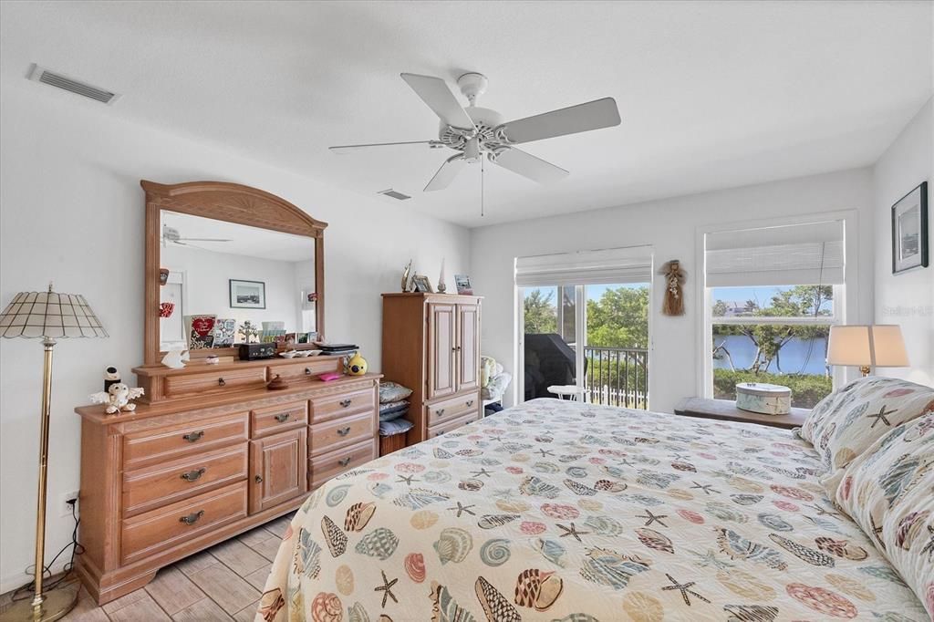 En Venta: $1,095,000 (3 camas, 2 baños, 1446 Pies cuadrados)