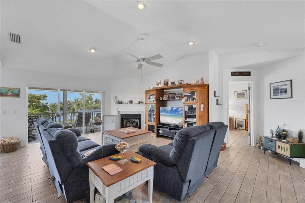 En Venta: $1,095,000 (3 camas, 2 baños, 1446 Pies cuadrados)