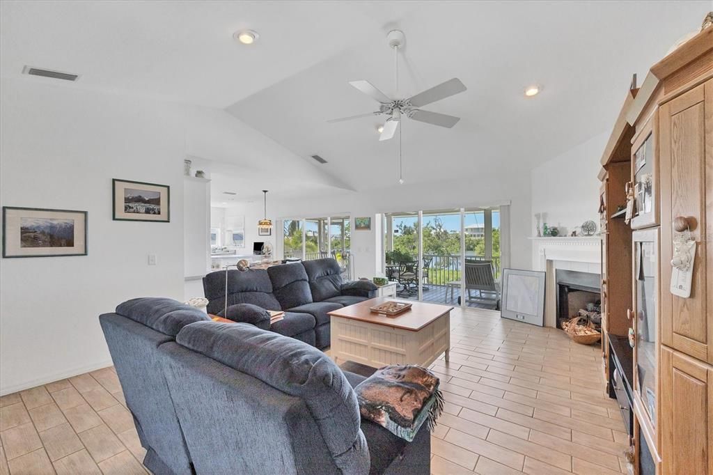 En Venta: $1,095,000 (3 camas, 2 baños, 1446 Pies cuadrados)