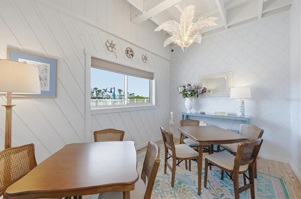 На продажу: $1,099,000 (2 спален, 2 ванн, 1484 Квадратных фут)