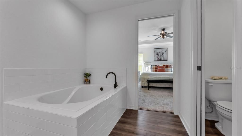 Active With Contract: $390,000 (4 beds, 2 baths, 1944 Square Feet)