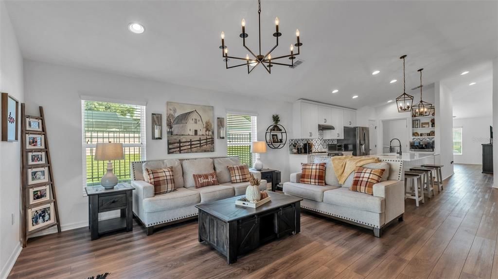 Active With Contract: $390,000 (4 beds, 2 baths, 1944 Square Feet)