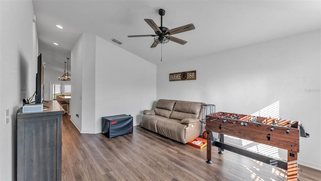 Active With Contract: $390,000 (4 beds, 2 baths, 1944 Square Feet)