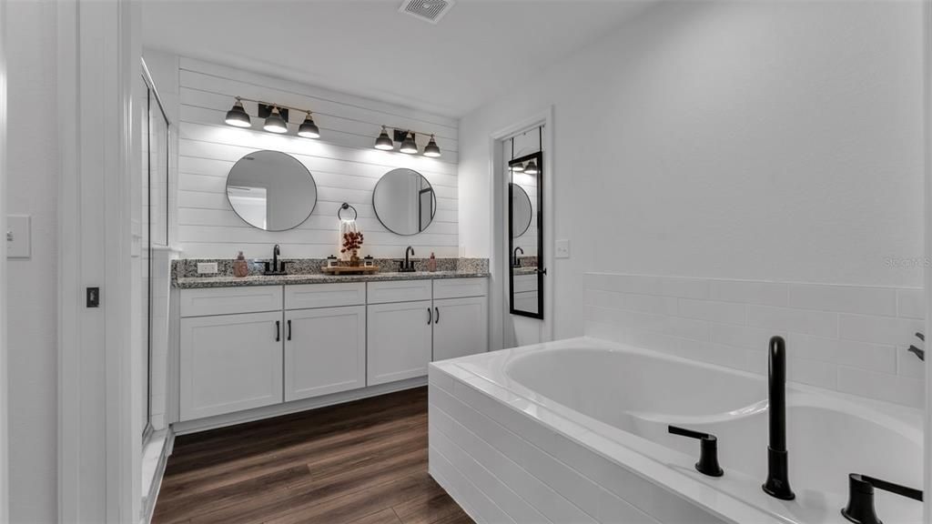 Active With Contract: $390,000 (4 beds, 2 baths, 1944 Square Feet)