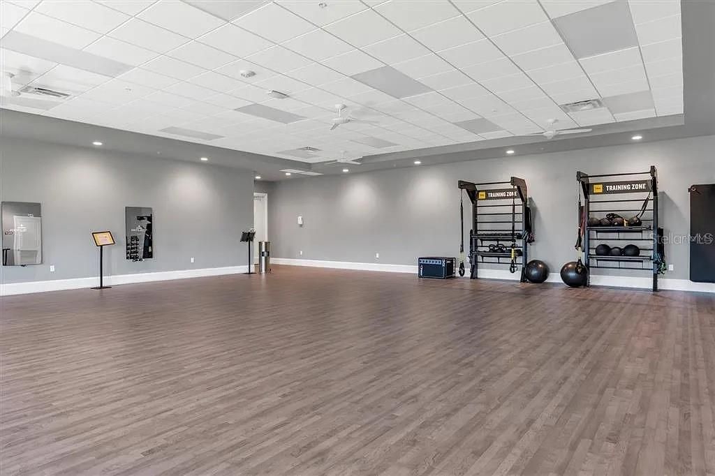 For Rent: $2,475 (3 beds, 2 baths, 1407 Square Feet)