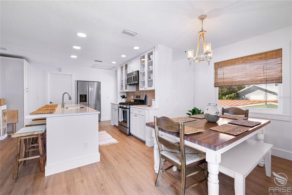 На продажу: $1,150,000 (3 спален, 2 ванн, 1664 Квадратных фут)