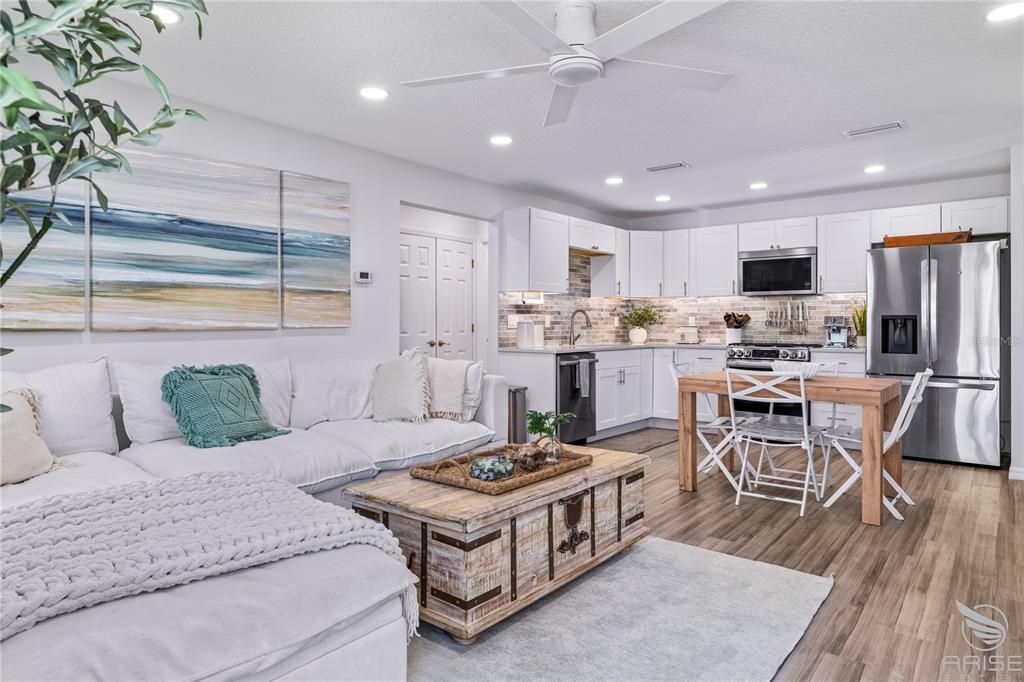 На продажу: $1,150,000 (3 спален, 2 ванн, 1664 Квадратных фут)