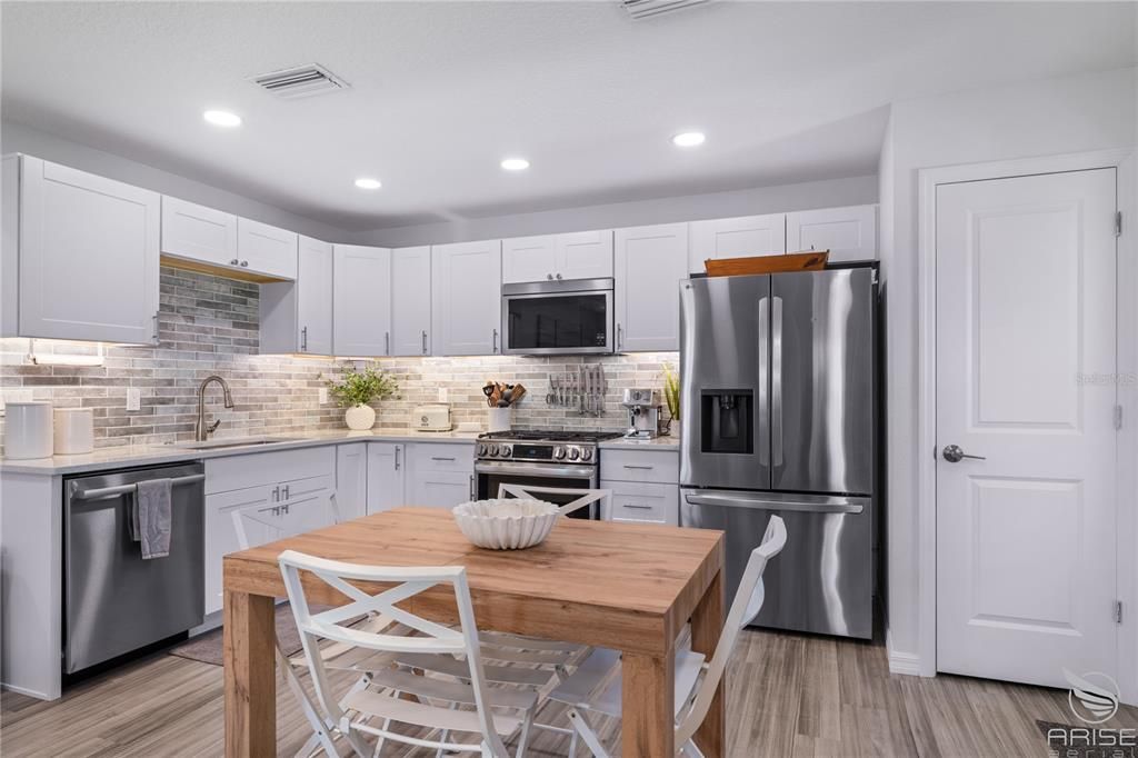 На продажу: $1,150,000 (3 спален, 2 ванн, 1664 Квадратных фут)