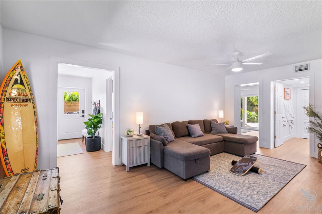 На продажу: $1,150,000 (3 спален, 2 ванн, 1664 Квадратных фут)