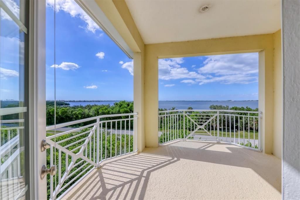 For Sale: $695,000 (2 beds, 2 baths, 1650 Square Feet)