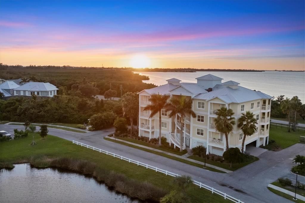 For Sale: $695,000 (2 beds, 2 baths, 1650 Square Feet)