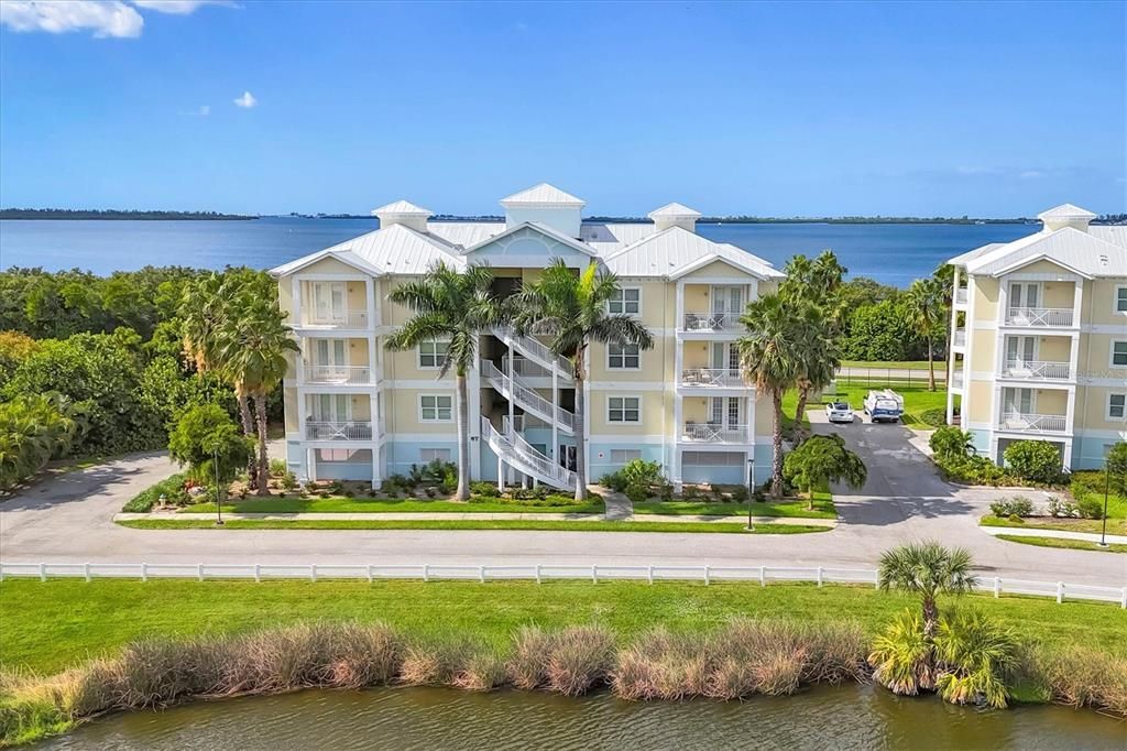 For Sale: $695,000 (2 beds, 2 baths, 1650 Square Feet)