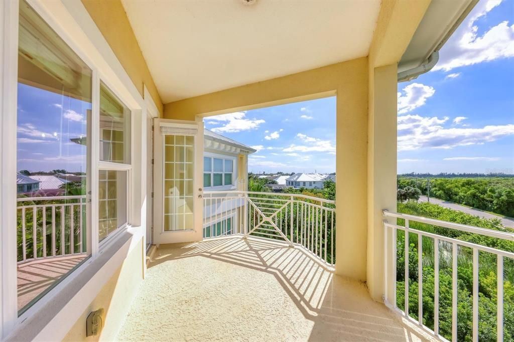 For Sale: $695,000 (2 beds, 2 baths, 1650 Square Feet)