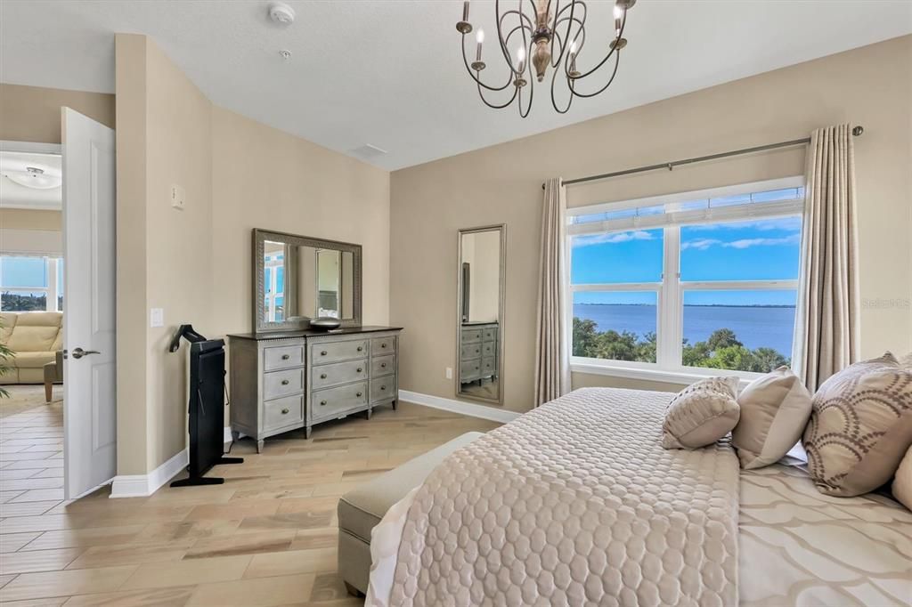 For Sale: $695,000 (2 beds, 2 baths, 1650 Square Feet)