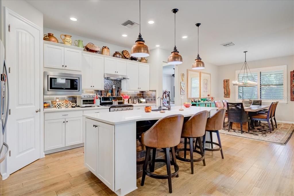 待售: $678,000 (2 贝兹, 2 浴室, 1894 平方英尺)