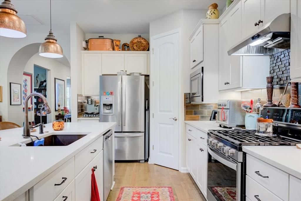 待售: $678,000 (2 贝兹, 2 浴室, 1894 平方英尺)