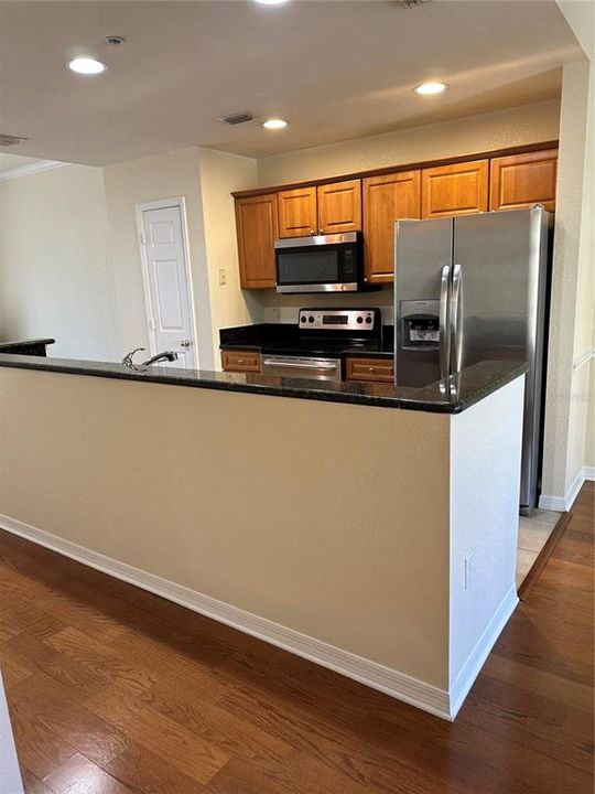 For Rent: $2,395 (2 beds, 2 baths, 1349 Square Feet)