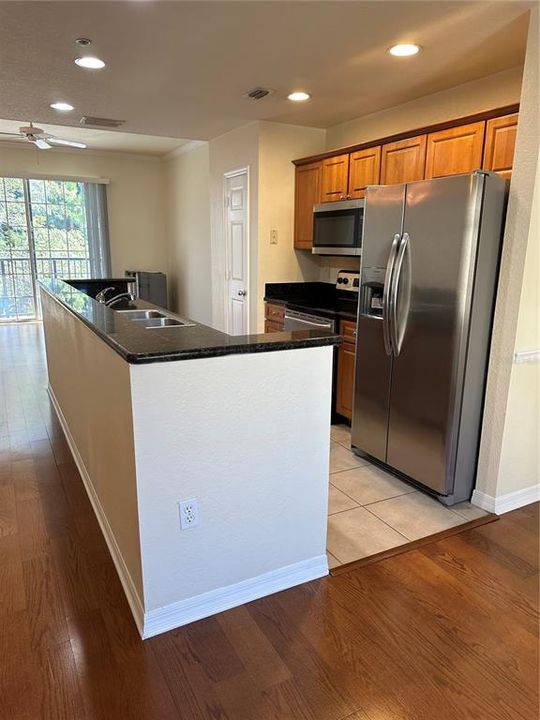 For Rent: $2,395 (2 beds, 2 baths, 1349 Square Feet)