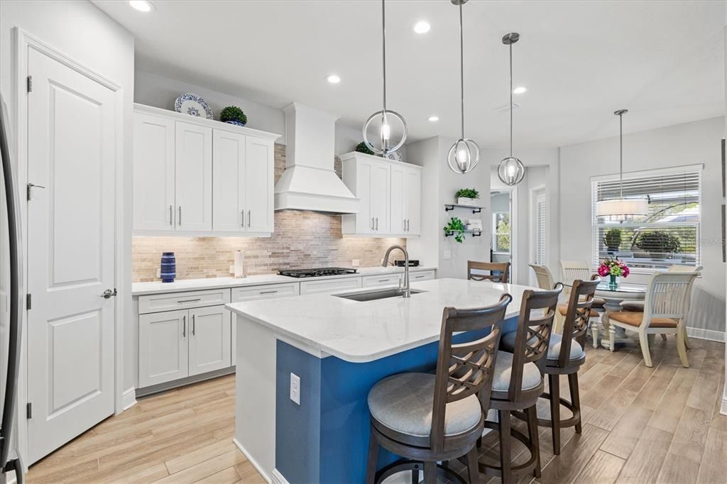 For Sale: $899,000 (3 beds, 3 baths, 2563 Square Feet)