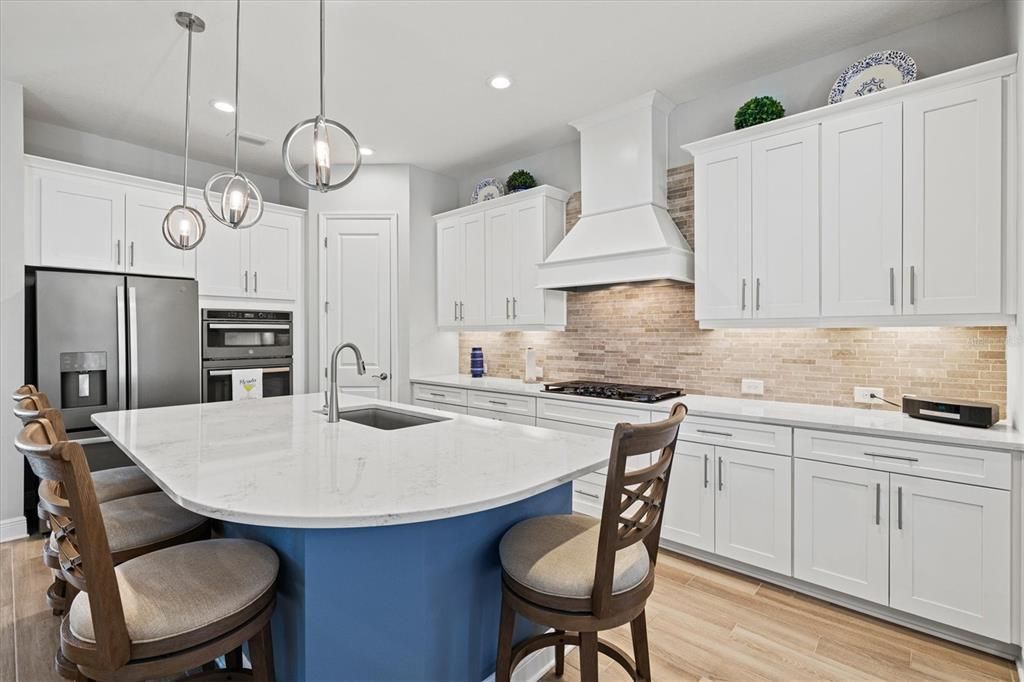 For Sale: $899,000 (3 beds, 3 baths, 2563 Square Feet)