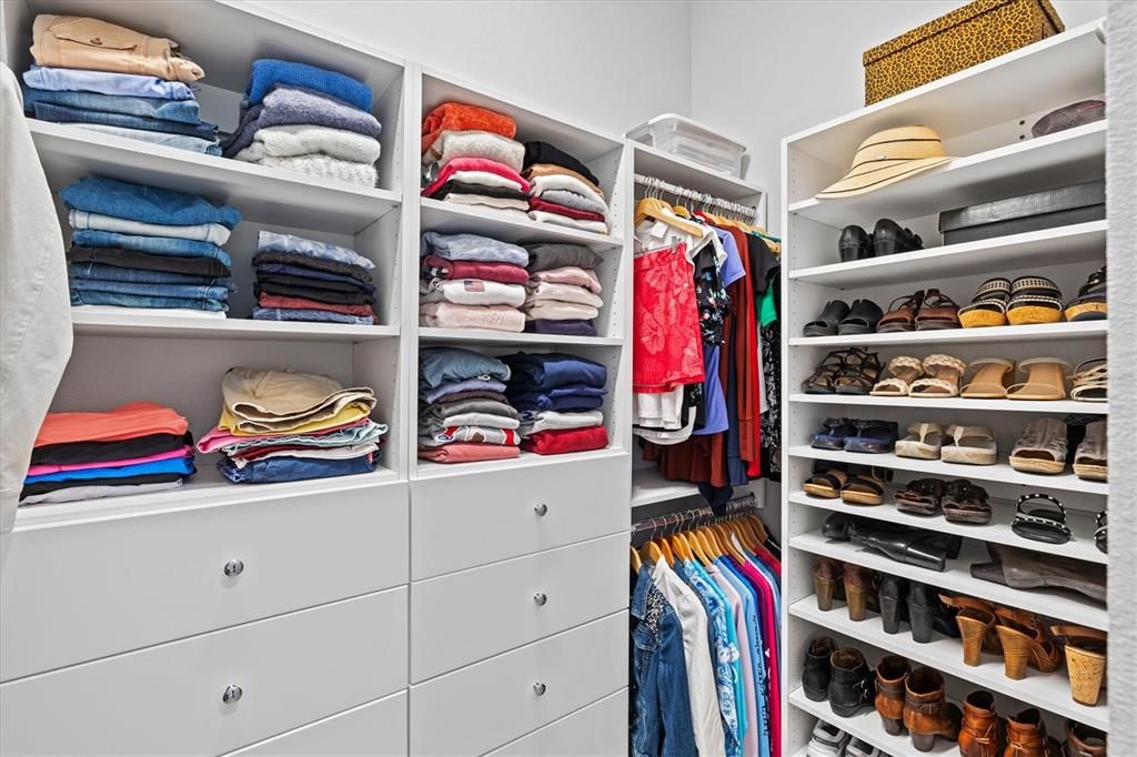 For Sale: $899,000 (3 beds, 3 baths, 2563 Square Feet)