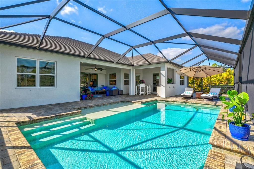 For Sale: $899,000 (3 beds, 3 baths, 2563 Square Feet)