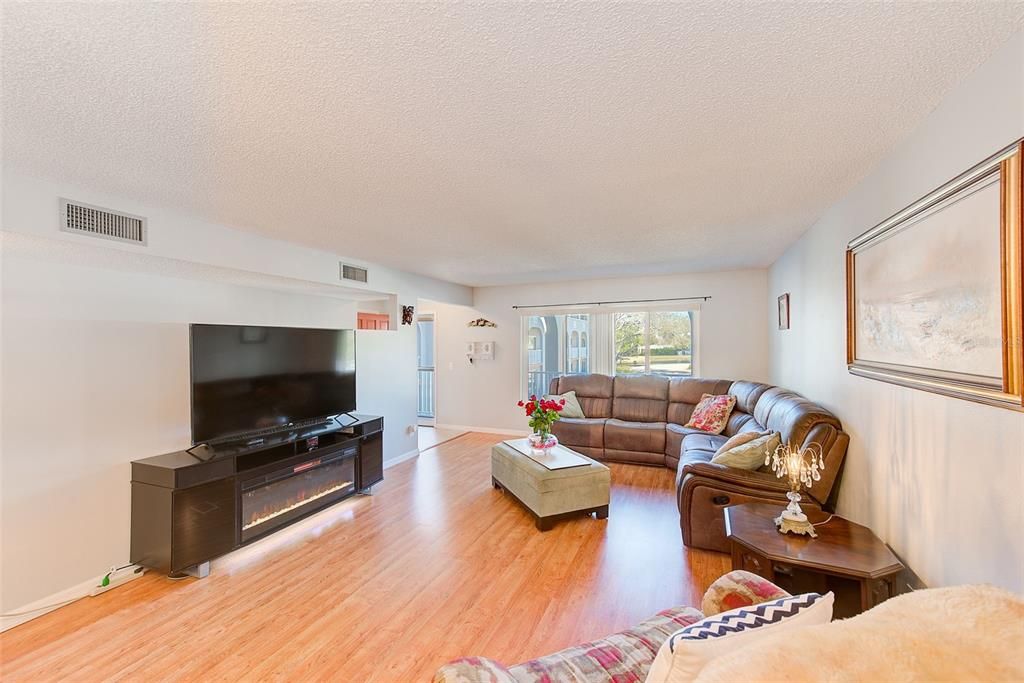 For Sale: $265,000 (2 beds, 2 baths, 1725 Square Feet)