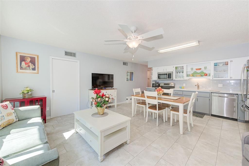 For Sale: $265,000 (2 beds, 2 baths, 1725 Square Feet)