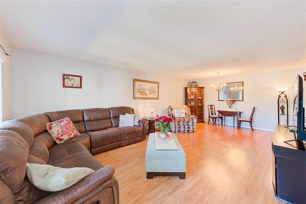 For Sale: $265,000 (2 beds, 2 baths, 1725 Square Feet)