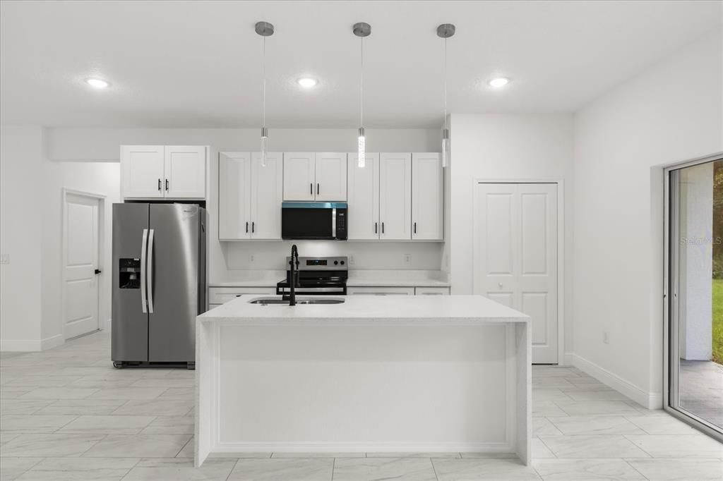 For Sale: $294,999 (4 beds, 2 baths, 1661 Square Feet)