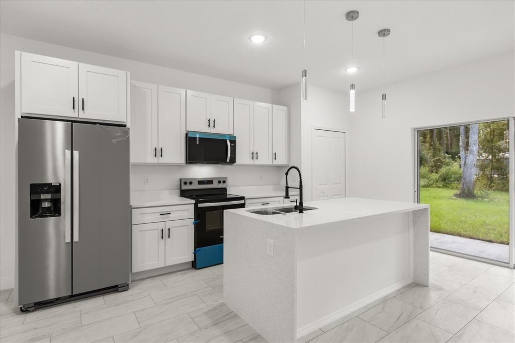 For Sale: $294,999 (4 beds, 2 baths, 1661 Square Feet)