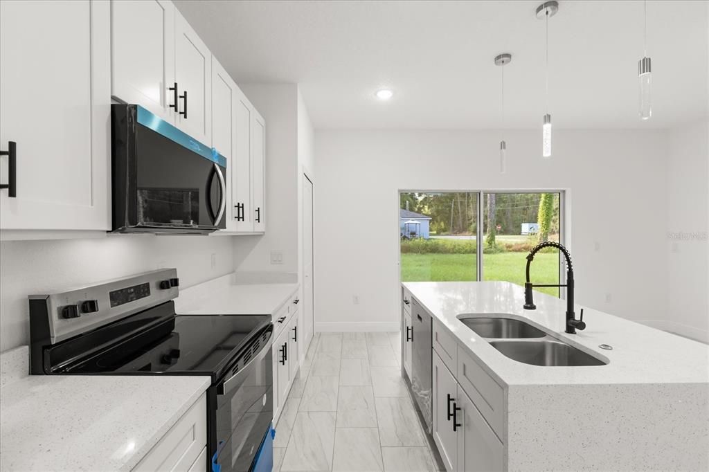 For Sale: $294,999 (4 beds, 2 baths, 1661 Square Feet)