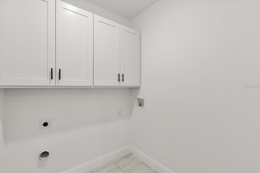 For Sale: $294,999 (4 beds, 2 baths, 1661 Square Feet)