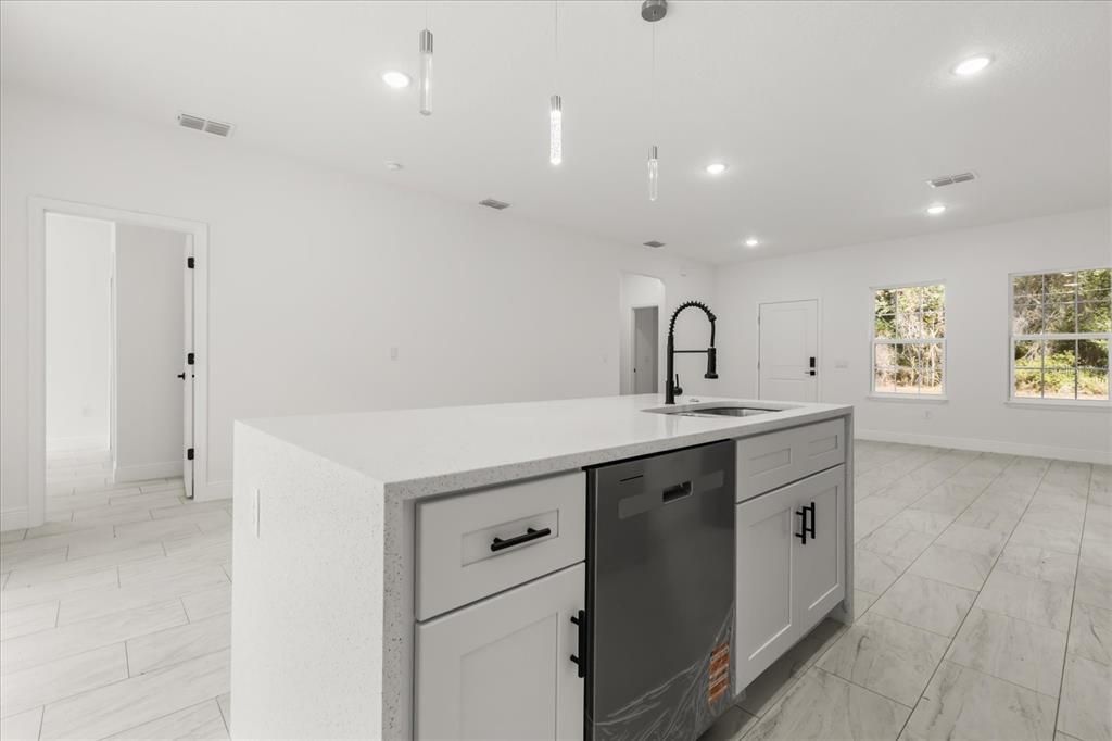 For Sale: $294,999 (4 beds, 2 baths, 1661 Square Feet)