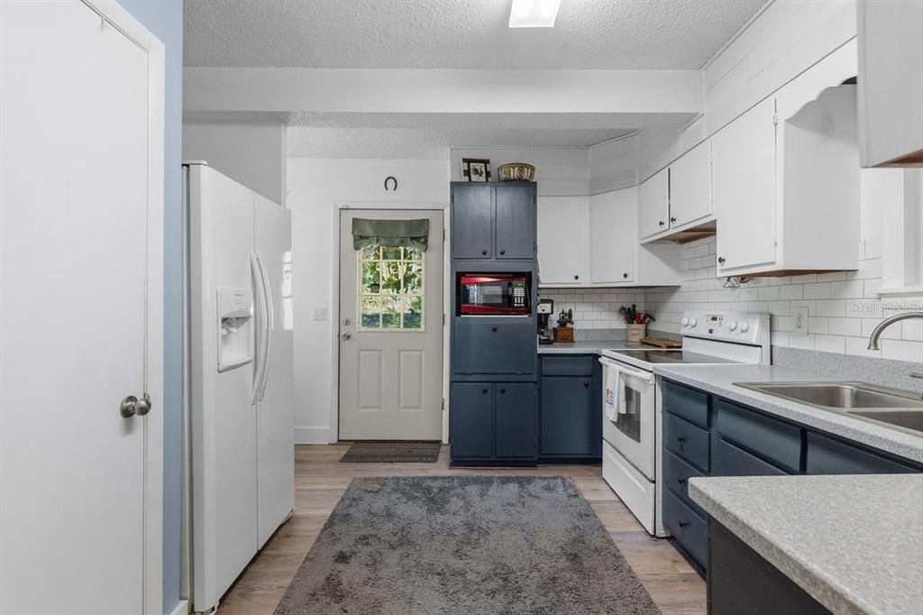 For Sale: $299,000 (3 beds, 1 baths, 1331 Square Feet)