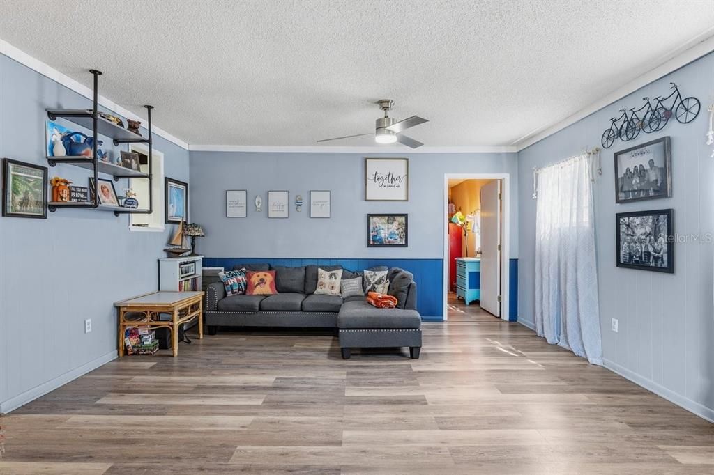 For Sale: $299,000 (3 beds, 1 baths, 1331 Square Feet)