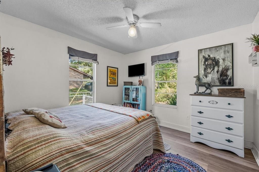 For Sale: $299,000 (3 beds, 1 baths, 1331 Square Feet)